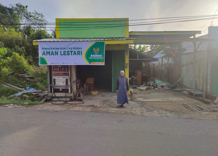 Bupati Lamandau serahkan Bantuan Bedah Rumah Baznas Program RTLH