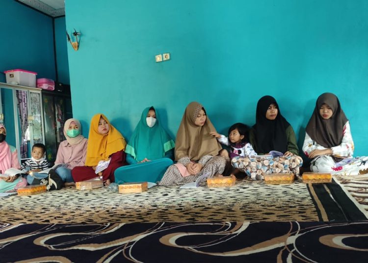 MUI lakukan Pembinaan & Pembagian Perangkat alat sholat serta Buku Panduan Kaum Muslim di Pedalaman Batangkawa