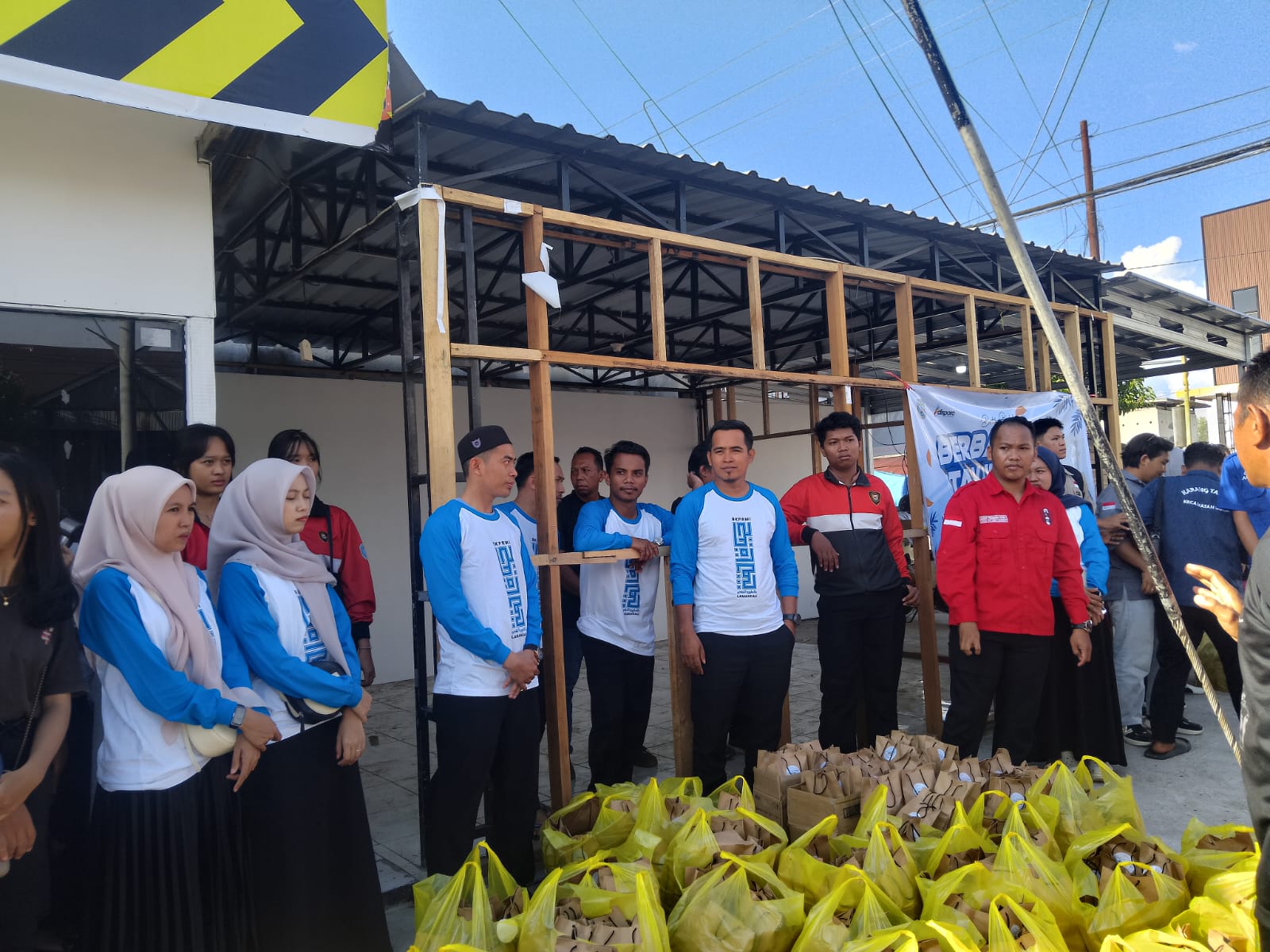 Pembagian 500 Paket Takjil BKPRMI – DISPORA